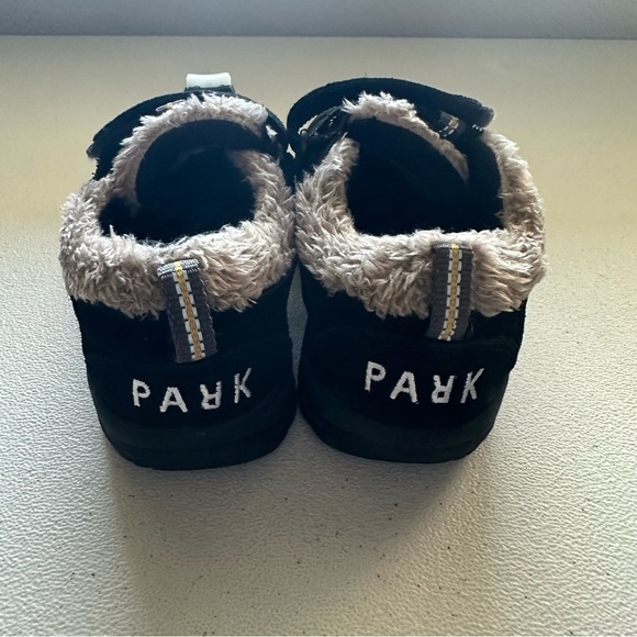 Keen Newport Black Suede Fur Trimmed Outdoor Shoes - Picture 5 of 8